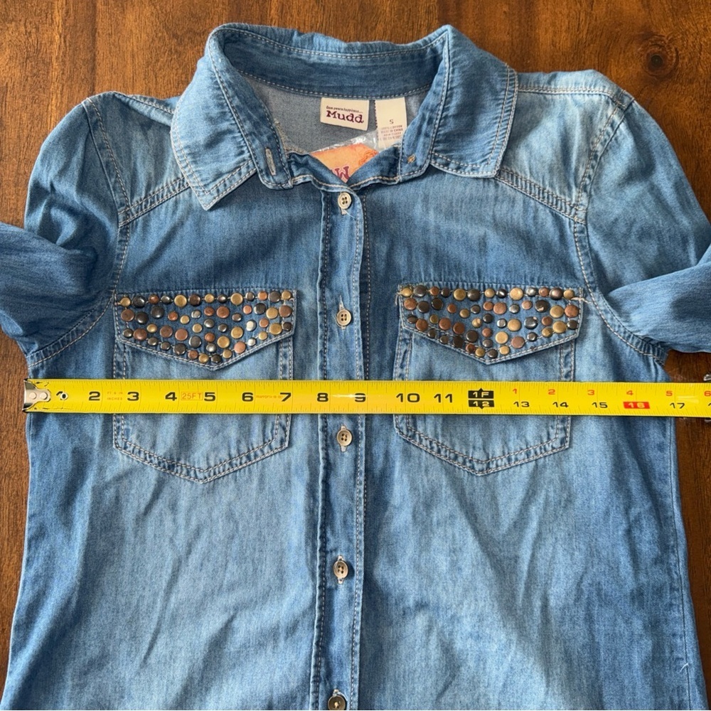 NWT Mudd Women's Denim Top Size S Light Wash Long Sleeve Button-Up Studded - Picture 10 of 11